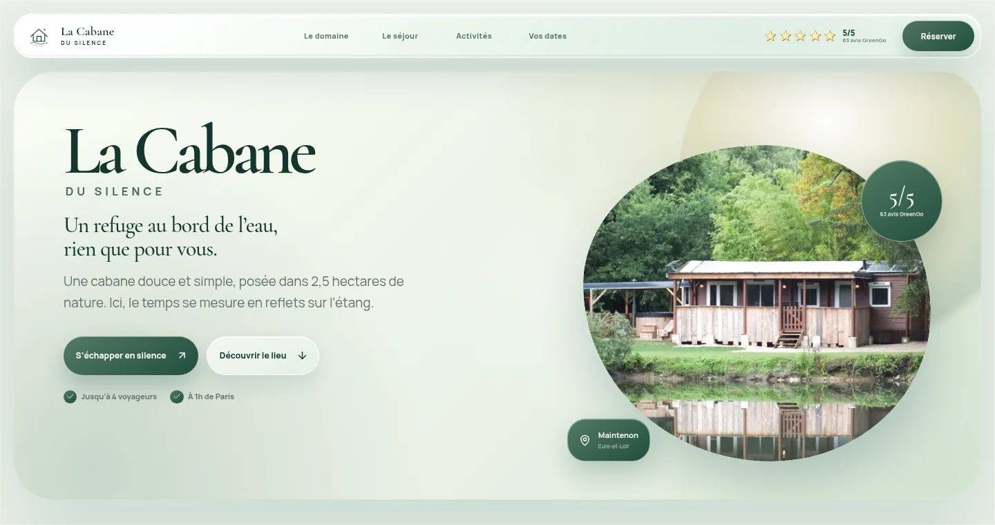 Accueil de La Cabane du Silence présentant le domaine, son étang et la réservation